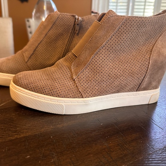 Steve Madden Women's Wavery Wedge Sneaker size 8 Women’s - Picture 2 of 7